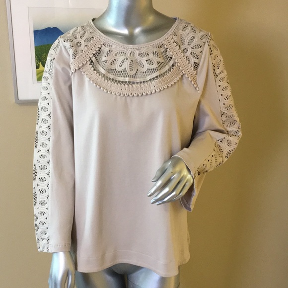 CHICO'S | Lace Cut-Out Tee SMOKEY TAUPE - Picture 6 of 13